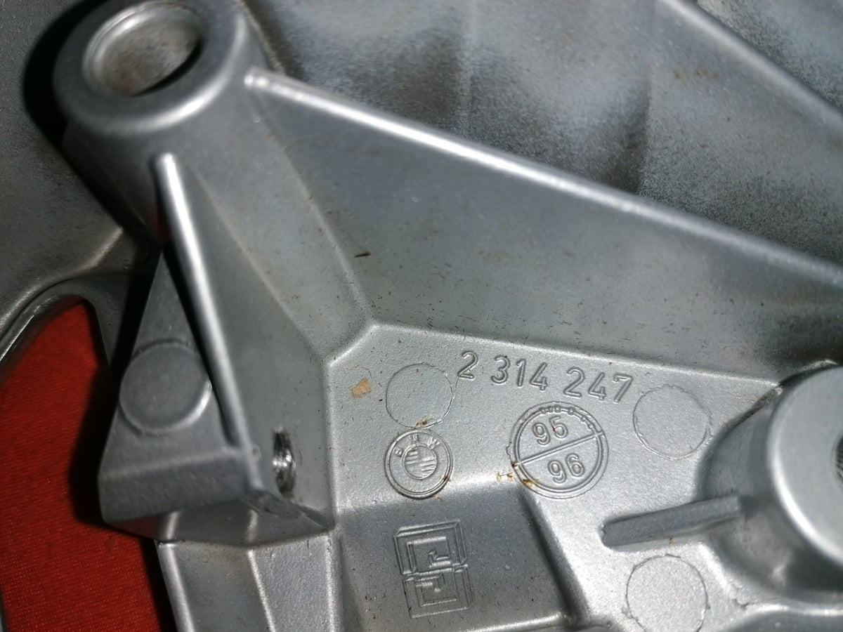 BMW R1100GS R850 GS Fußrasten Platte Aufnahme links NEU OEM 37904