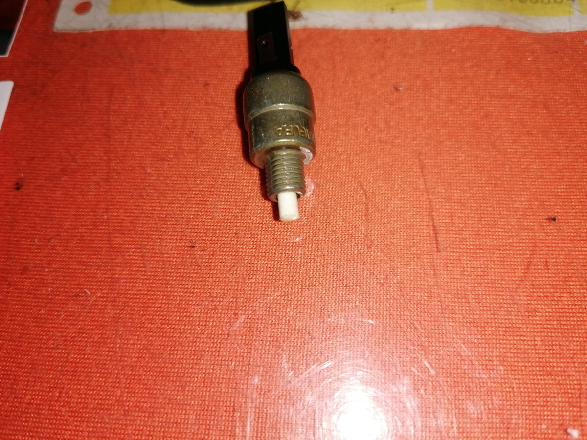 BMW R65 bis R100/7 R80 Bremslichtschalter vorne NEU OEM 37492